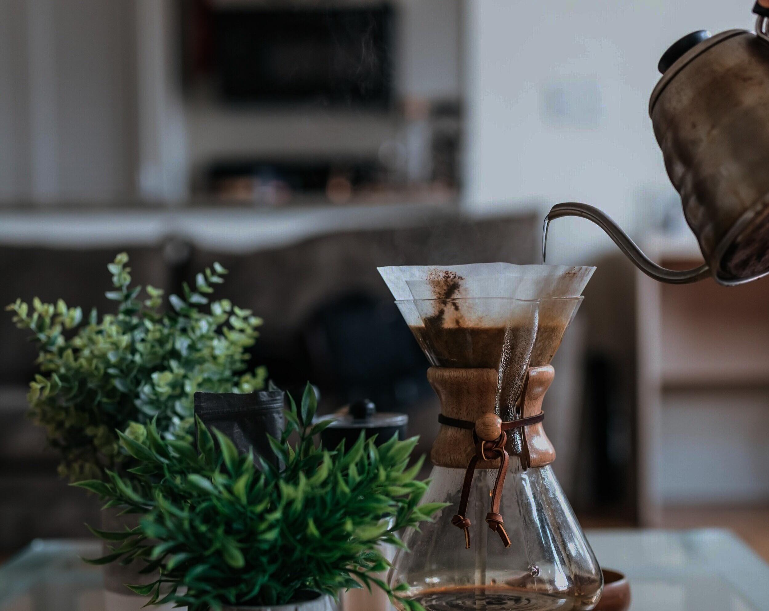 Roasted coffee beans of premium quality makes your brewed coffee taste and smell as real coffee.